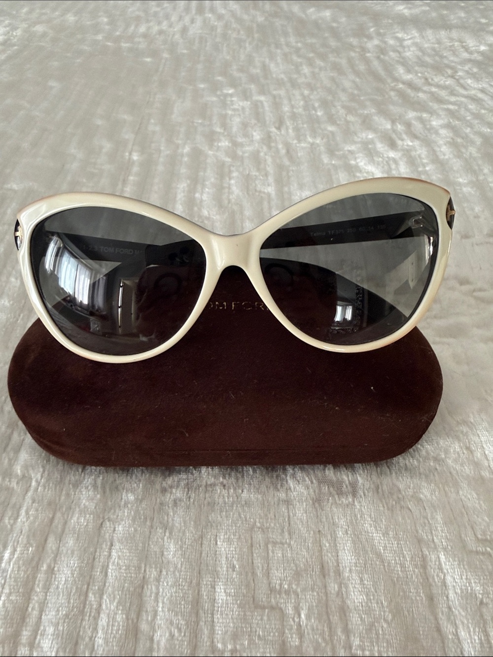 Tom Ford OFF White Cat-Eye Sunglasses with Dark Gradient Lenses